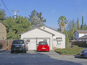 462 Del Medio Ave in Mountain View, CA - Building Photo - Building Photo