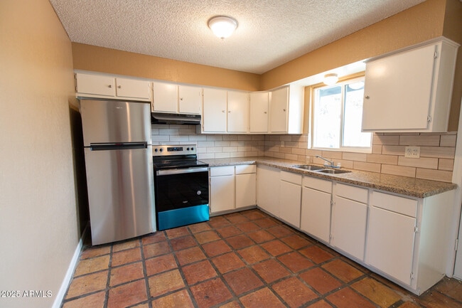 property at 1324 E Peoria Ave