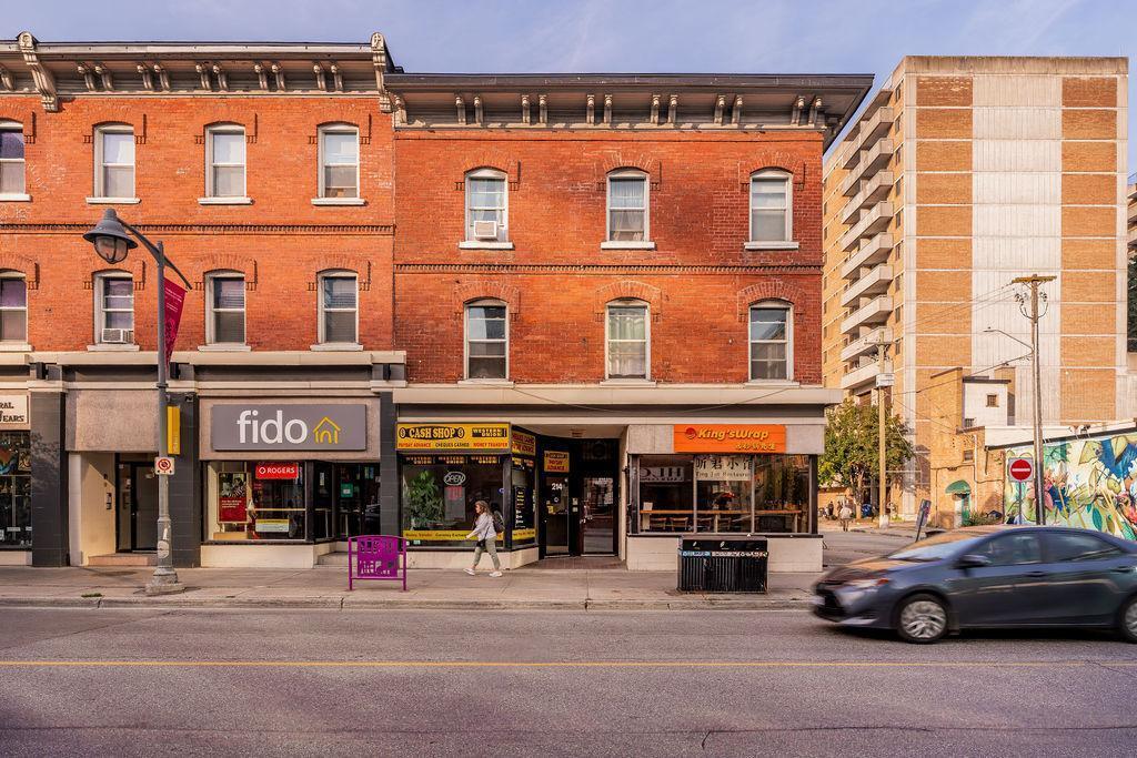 212 ½ - 216 ½ Bank in Ottawa, ON - Building Photo