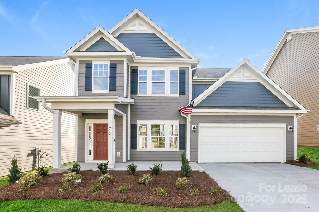 212 Queenshall Rd in Mooresville, NC - Building Photo