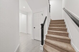 10949 Cannes Memorial Dr in Houston, TX - Foto de edificio - Building Photo