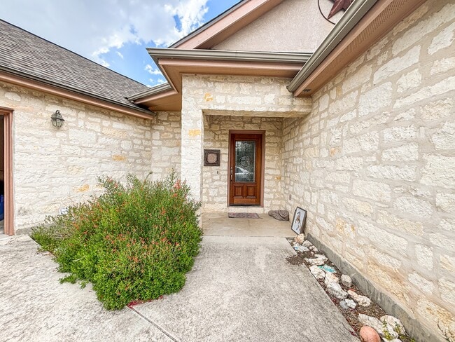 1211 Flaman Rd in Canyon Lake, TX - Building Photo - Building Photo