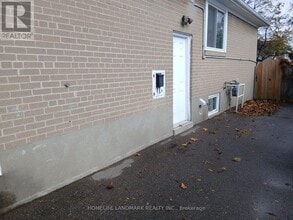 5 Tulloch Dr in Ajax, ON - Building Photo - Building Photo