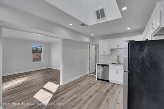 152 Windward Dr in Barnegat Township, NJ - Building Photo - Building Photo