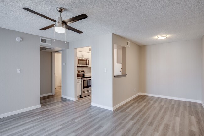 Tides at Mesa in Mesa, AZ - Foto de edificio - Interior Photo