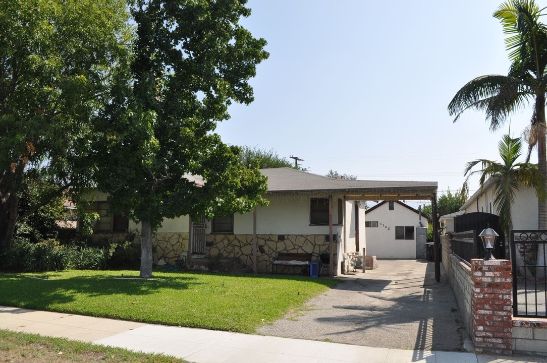 Duplex in Burbank, CA - Building Photo