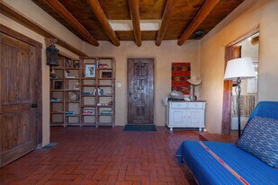 824A Canyon Rd in Santa Fe, NM - Building Photo