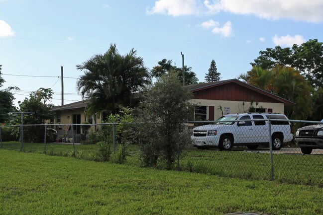 4208 42nd Ave S in Lake Worth, FL - Building Photo - Building Photo