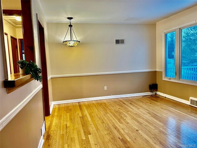 102 Overocker Rd in Arlington, NY - Building Photo - Building Photo