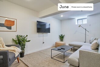 Room in Shared 3.0 bed/3 bath home in New York, NY - Building Photo - Building Photo