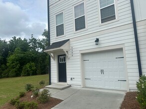 Room in Townhome on Bateman Drive SE in Atlanta, GA - Building Photo - Building Photo