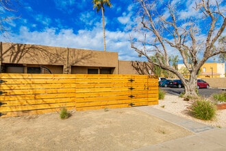 5352 N 60th Ave in Glendale, AZ - Building Photo - Building Photo