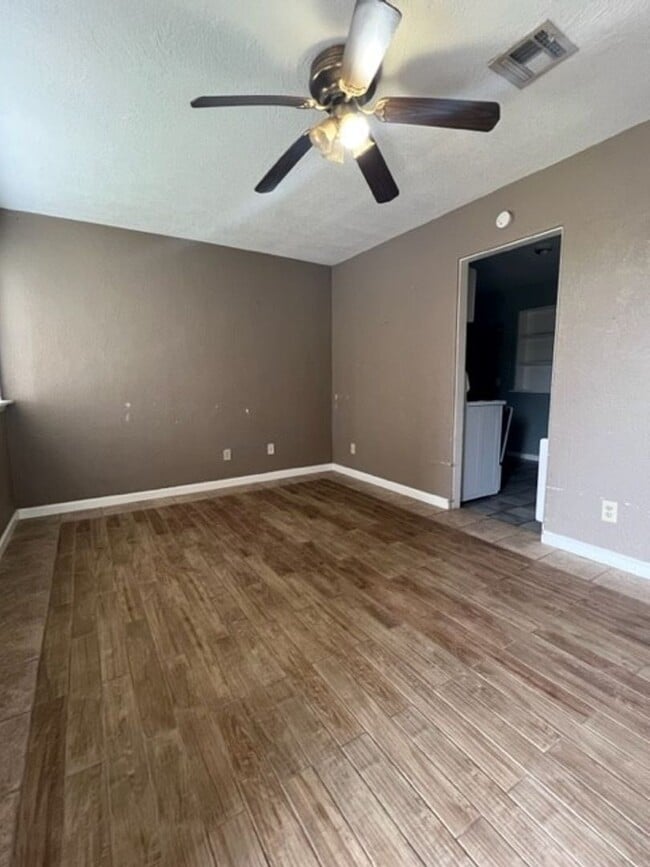 17 NW 25th St in Lawton, OK - Foto de edificio - Building Photo