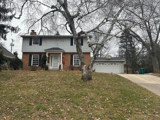 property at 1215 Everett St S