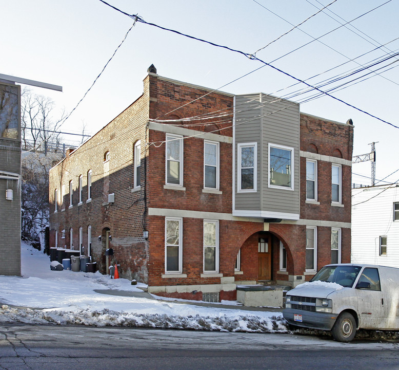 1936 Columbus Rd in Cleveland, OH - Building Photo