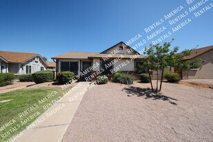 1055 N Recker Rd in Mesa, AZ - Building Photo