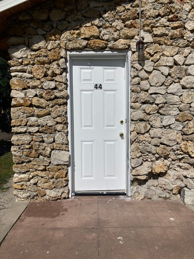 44 Cypress St in North Fort Myers, FL - Building Photo - Building Photo