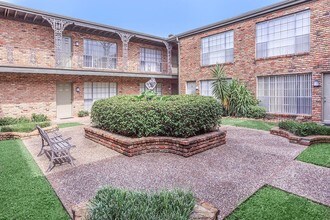 Fountains at Tanglewood in Houston, TX - Building Photo - Building Photo