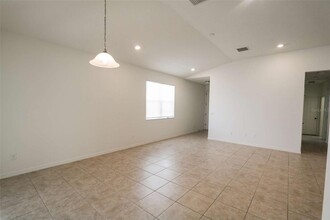 7608 Sunshine Bridge Ave in Gibsonton, FL - Building Photo - Building Photo