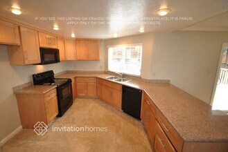 24 Bryce Ave in Pittsburg, CA - Foto de edificio - Building Photo