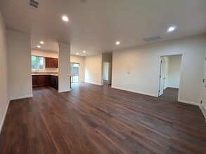 2020 E Seeger Ave in Visalia, CA - Building Photo - Building Photo