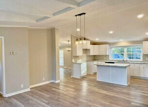 379 Brookside Dr in Abbeville, SC - Building Photo - Building Photo