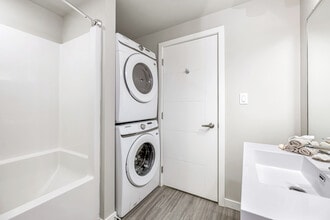 Queens Garden Apartments in Duncan, BC - Building Photo - Building Photo