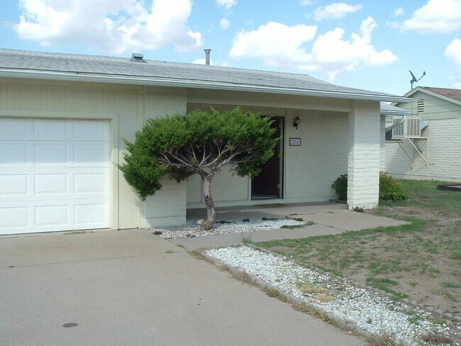 206 Chalcocite St in Tyrone, NM - Building Photo - Building Photo
