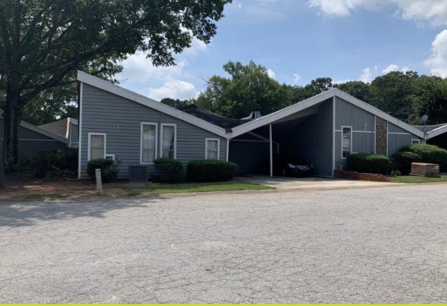 Dahlridge Condominiums in Atlanta, GA - Building Photo - Primary Photo