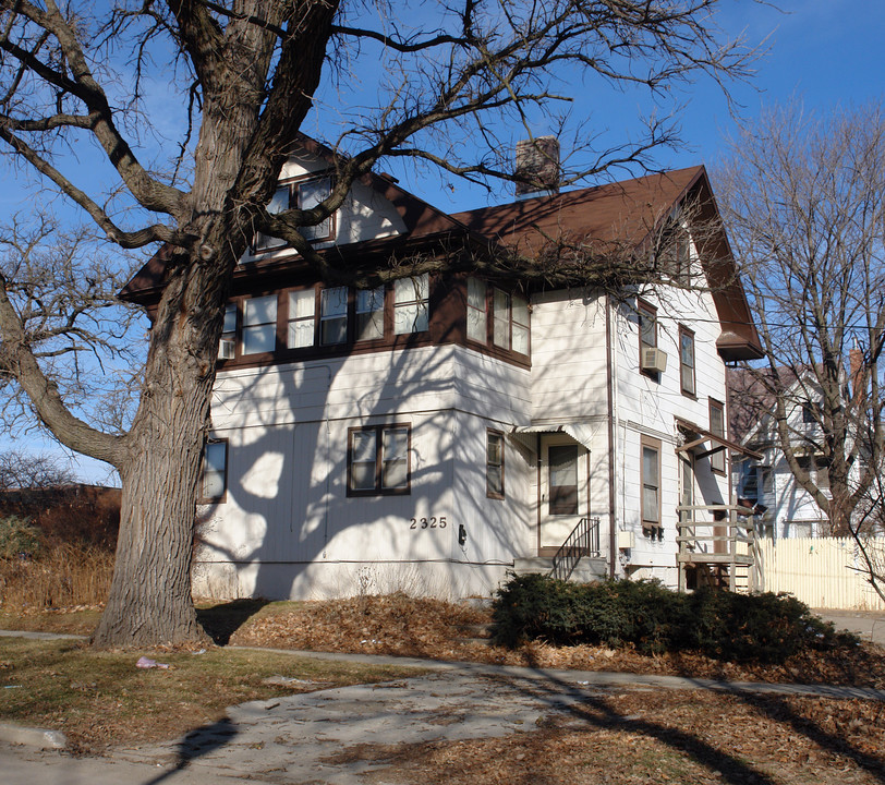 2325 Carpenter Ave in Des Moines, IA - Building Photo