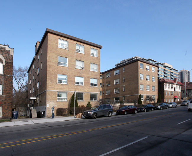 2000 Bloor St W in Toronto, ON - Building Photo - Building Photo