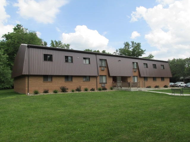 13-15 George Dr in Brookville, PA - Foto de edificio