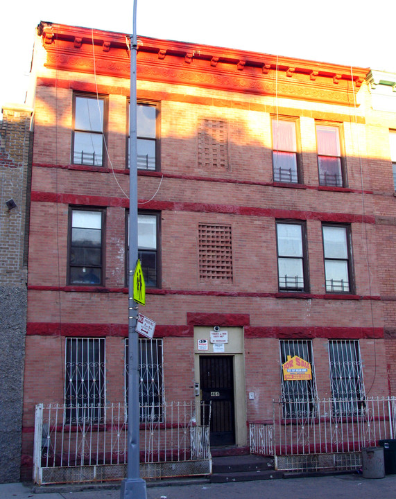 468 Ralph Ave in Brooklyn, NY - Foto de edificio