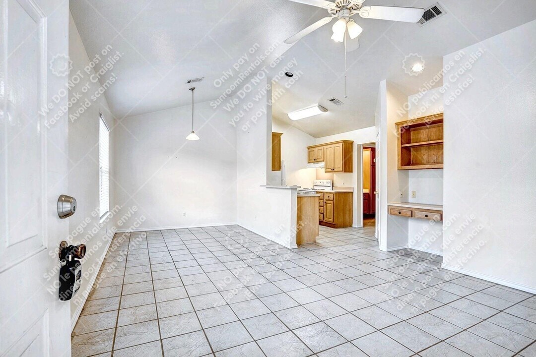 427 Lindsey St in San Marcos, TX - Building Photo