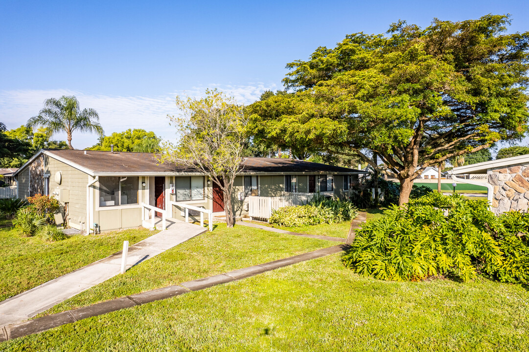 Oakland Hills | Single Story Apartment Homes in Margate, FL - Building Photo