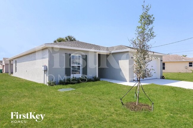 1992 SW Sunglow St in Port St. Lucie, FL - Building Photo - Building Photo