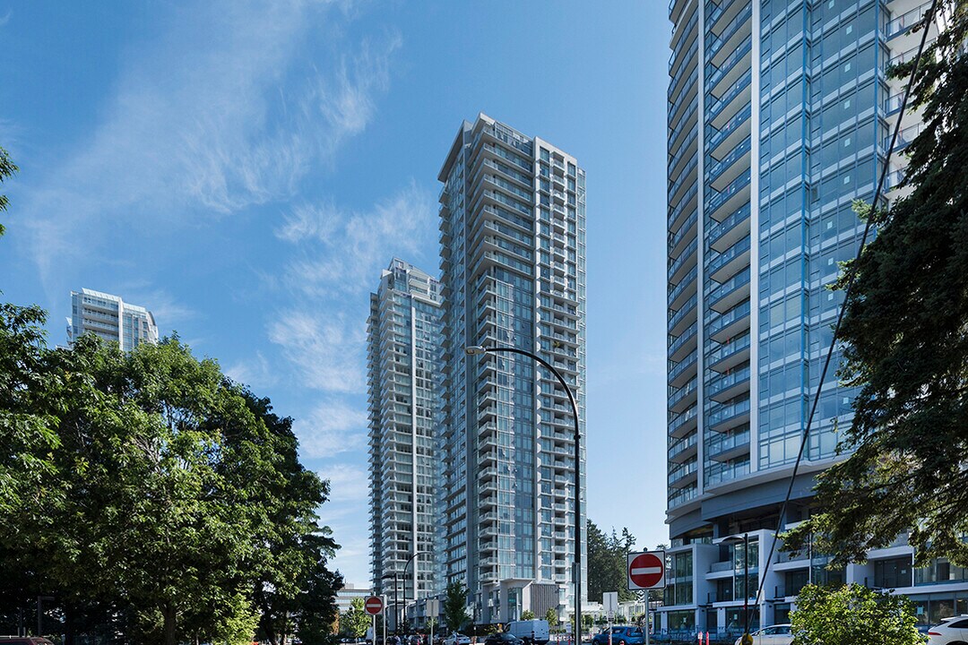 6538 Nelson Ave in Burnaby, BC - Building Photo