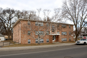 2406 Golden Valley Rd in Minneapolis, MN - Building Photo - Building Photo