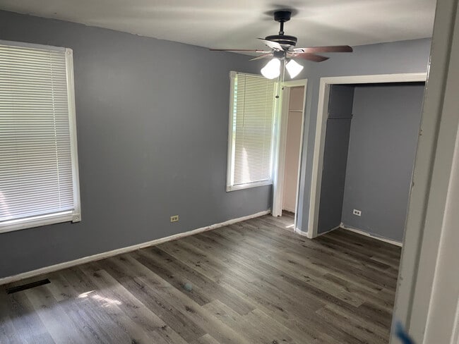 429 South St in Elgin, IL - Building Photo - Building Photo