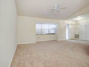 14465 Larkspur Ln in Wellington, FL - Foto de edificio - Building Photo