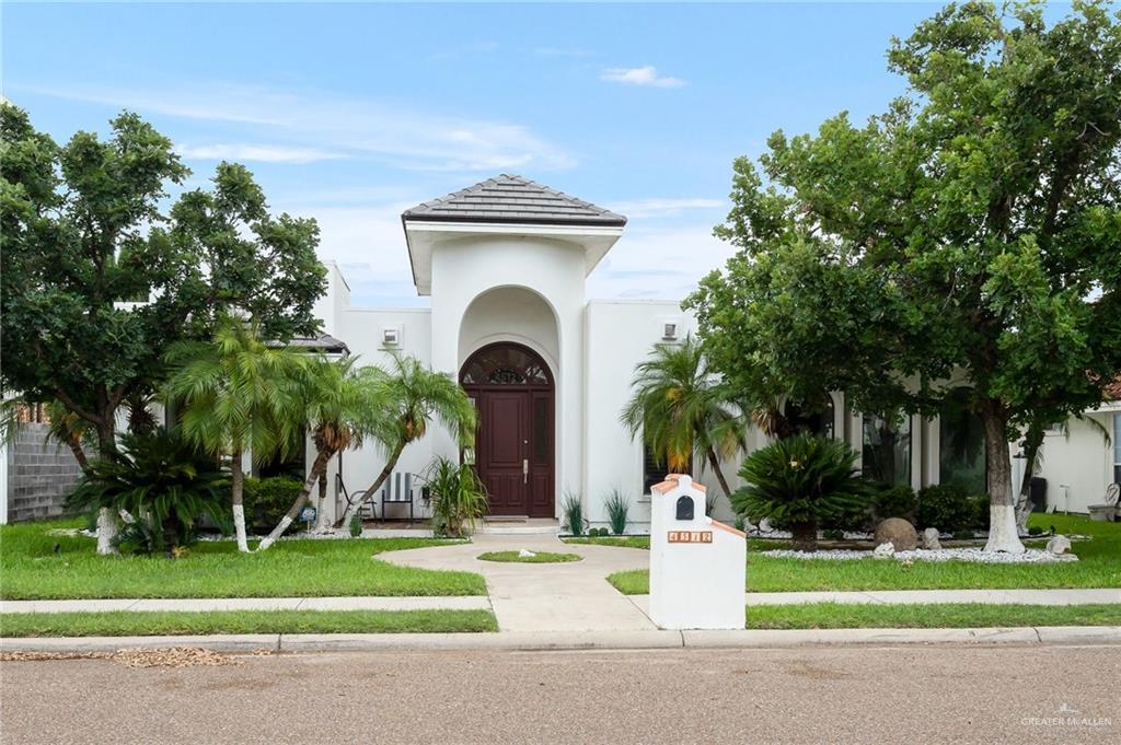 21 Ben Hogan Dr in McAllen, TX - Building Photo