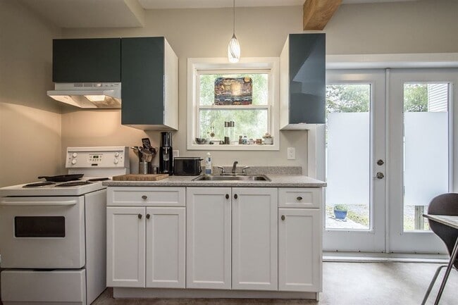 23 Prince Albert Rd in Dartmouth, NS - Building Photo - Building Photo