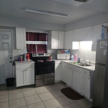 240 NW 13th Ct in Dania Beach, FL - Building Photo - Building Photo