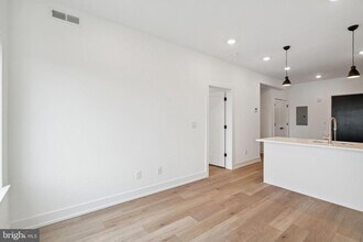 901 Leland St in Philadelphia, PA - Building Photo - Building Photo