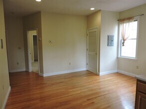454 Green St, Unit 9 in Cambridge, MA - Foto de edificio - Building Photo