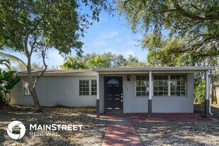 122 Allen Rd in West Park, FL - Building Photo