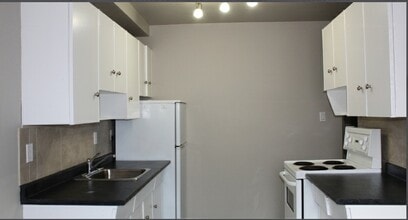 Argyll Apartments in Edmonton, AB - Building Photo - Interior Photo