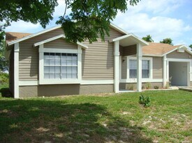 3020 Beal St in Deltona, FL - Building Photo