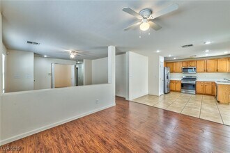 358 Silverado Pines Ave in Las Vegas, NV - Building Photo - Building Photo