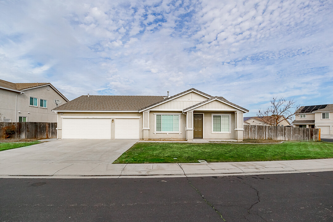 1983 Valenzuela Ct in Manteca, CA - Building Photo